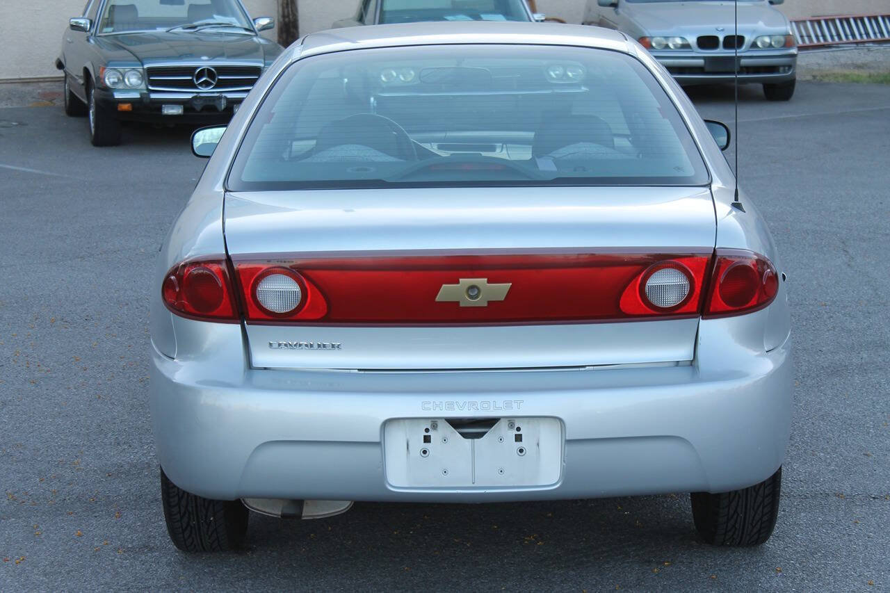 Used 2005 Chevrolet Cavalier Sedan w/ Preferred Equipment Group FWD image 8