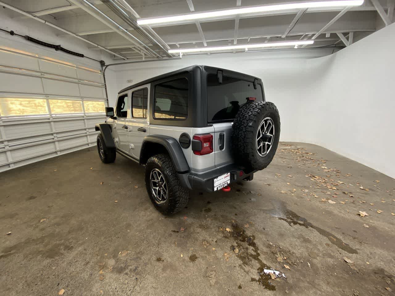 Used 2024 Jeep Wrangler Unlimited Rubicon AWD/4WD image 4