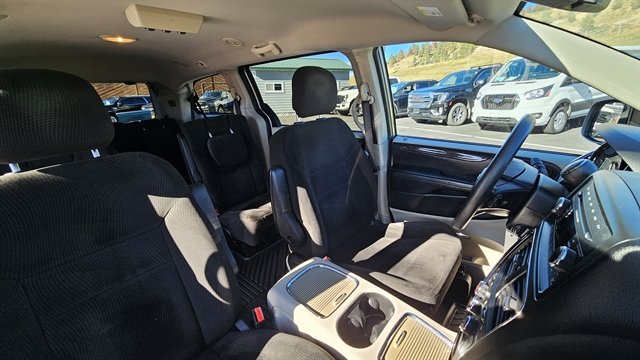 Used 2016 Dodge Grand Caravan SXT FWD image 25