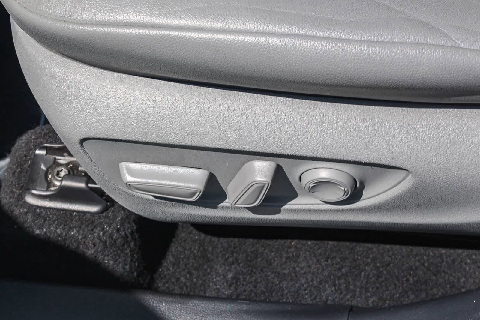 Used 2021 Toyota Highlander XLE image 29
