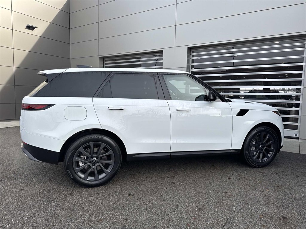 New 2025 Land Rover Range Rover Sport SE image 8