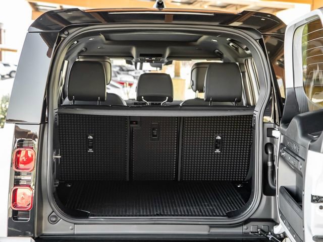Used 2025 Land Rover Defender 110 X-Dynamic SE image 23
