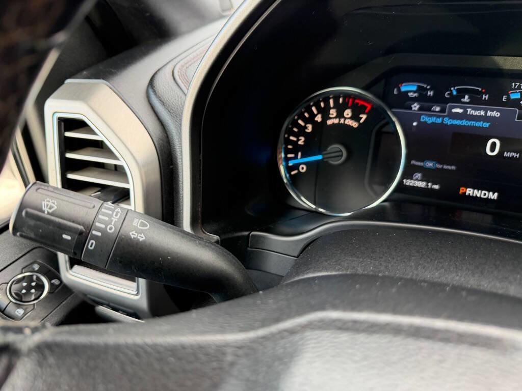 Used 2017 Ford F150 Platinum w/ Equipment Group 701A Luxury AWD/4WD image 23