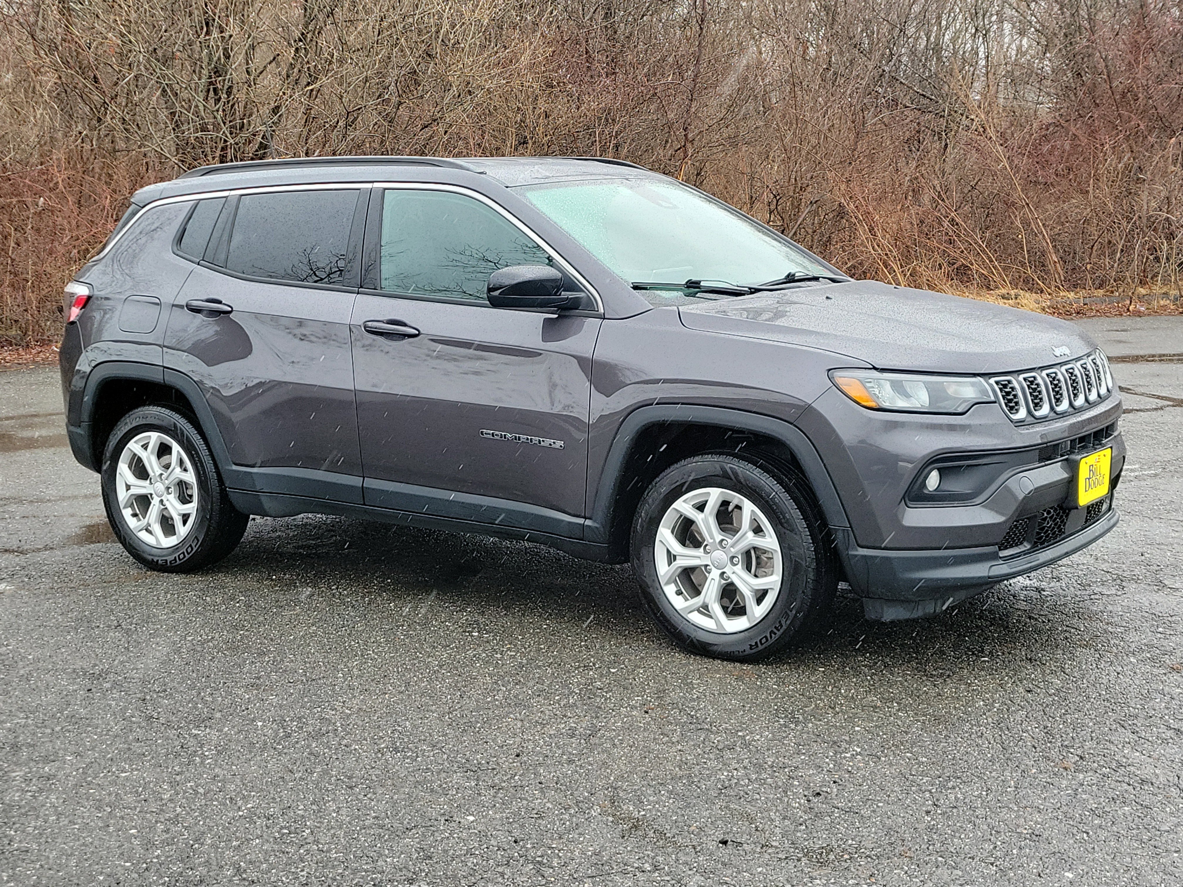 Used 2024 Jeep Compass Latitude image 3