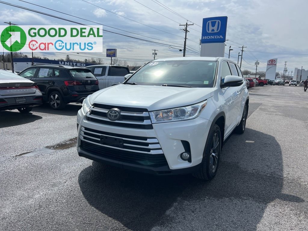 Used 2017 Toyota Highlander LE AWD/4WD image 1