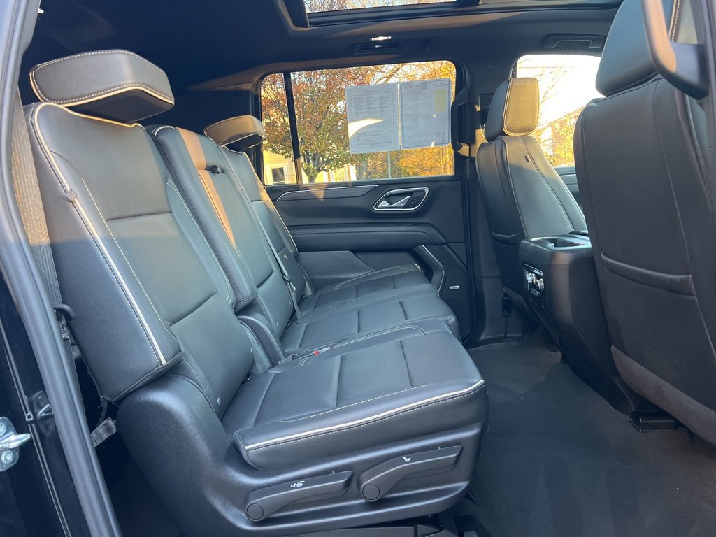 Used 2024 GMC Yukon XL SLT w/ SLT Premium Package image 26