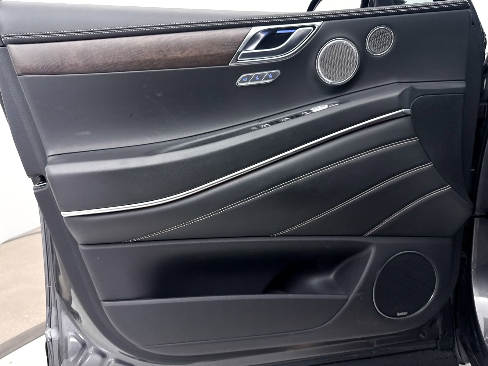 Used 2022 Genesis GV80 2.5T w/ Advanced Package 03 image 32