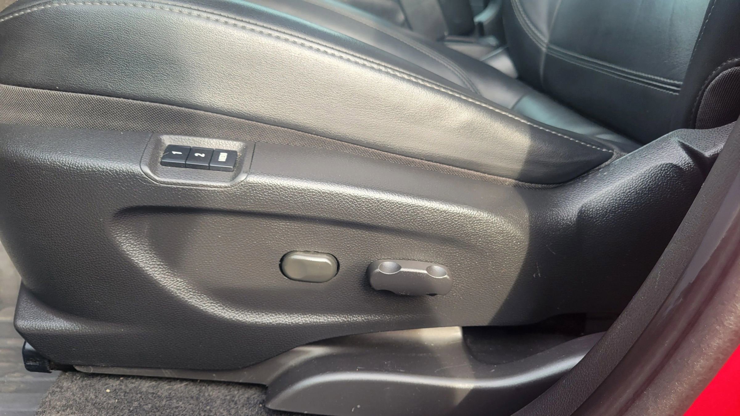 Used 2019 Buick Encore Essence image 11