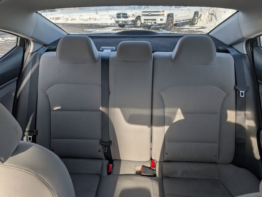 Used 2017 Hyundai Elantra SE image 13