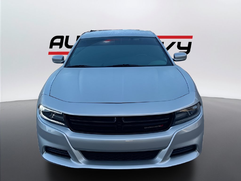 Used 2022 Dodge Charger SXT RWD image 2