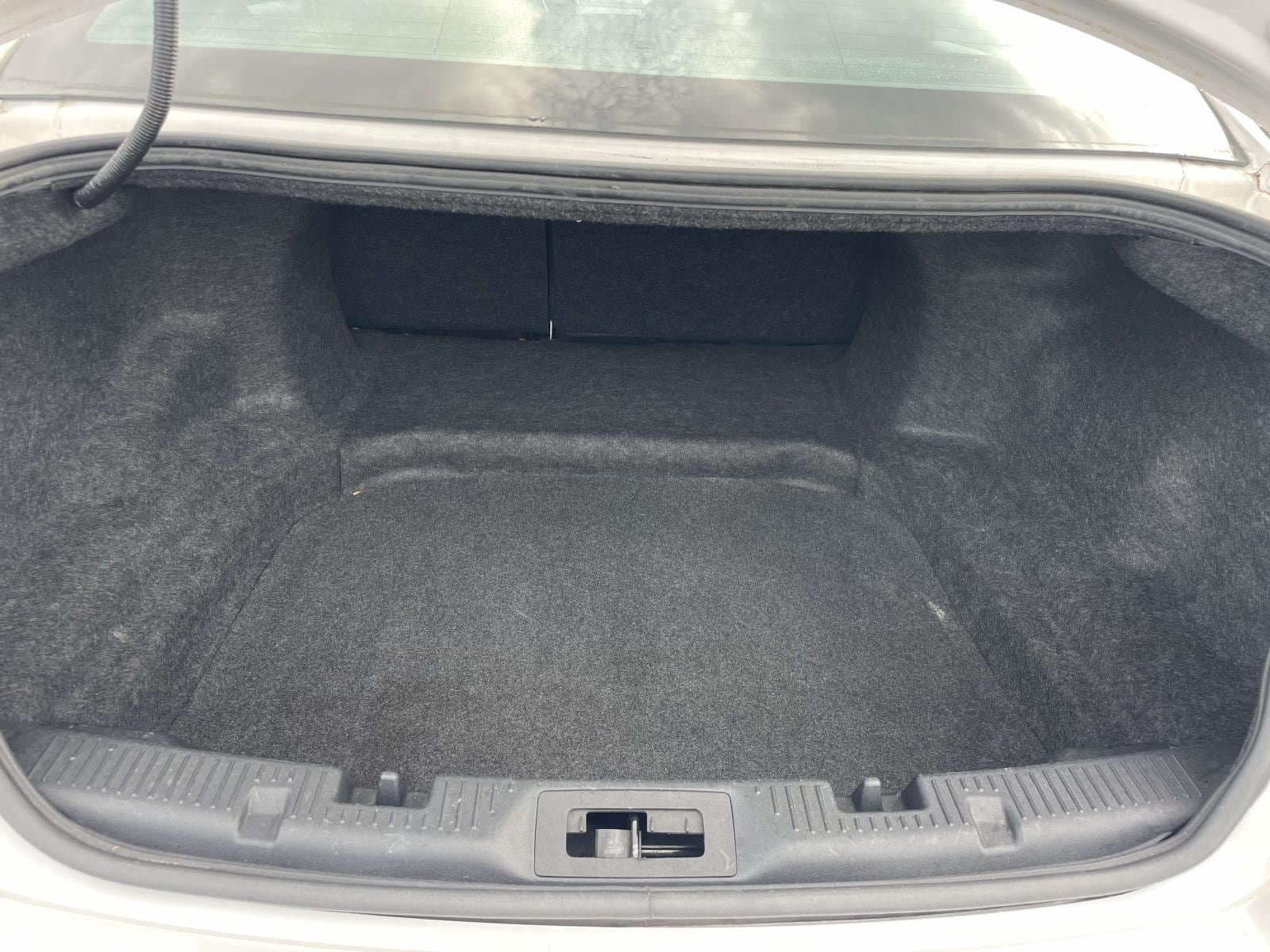 Used 2015 Ford Taurus SEL FWD image 9