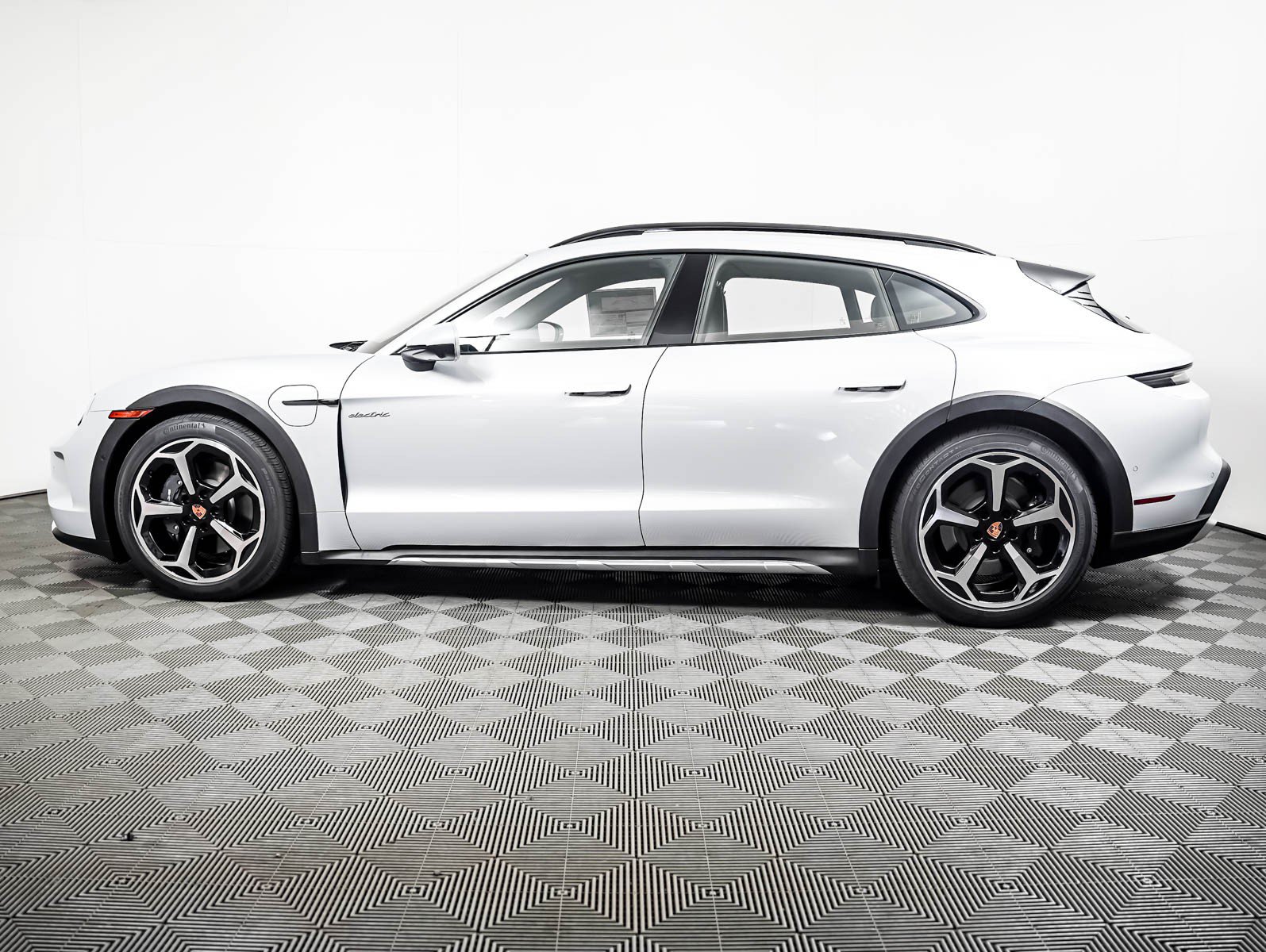 New 2026 Porsche Taycan 4 Cross Turismo AWD/4WD image 2