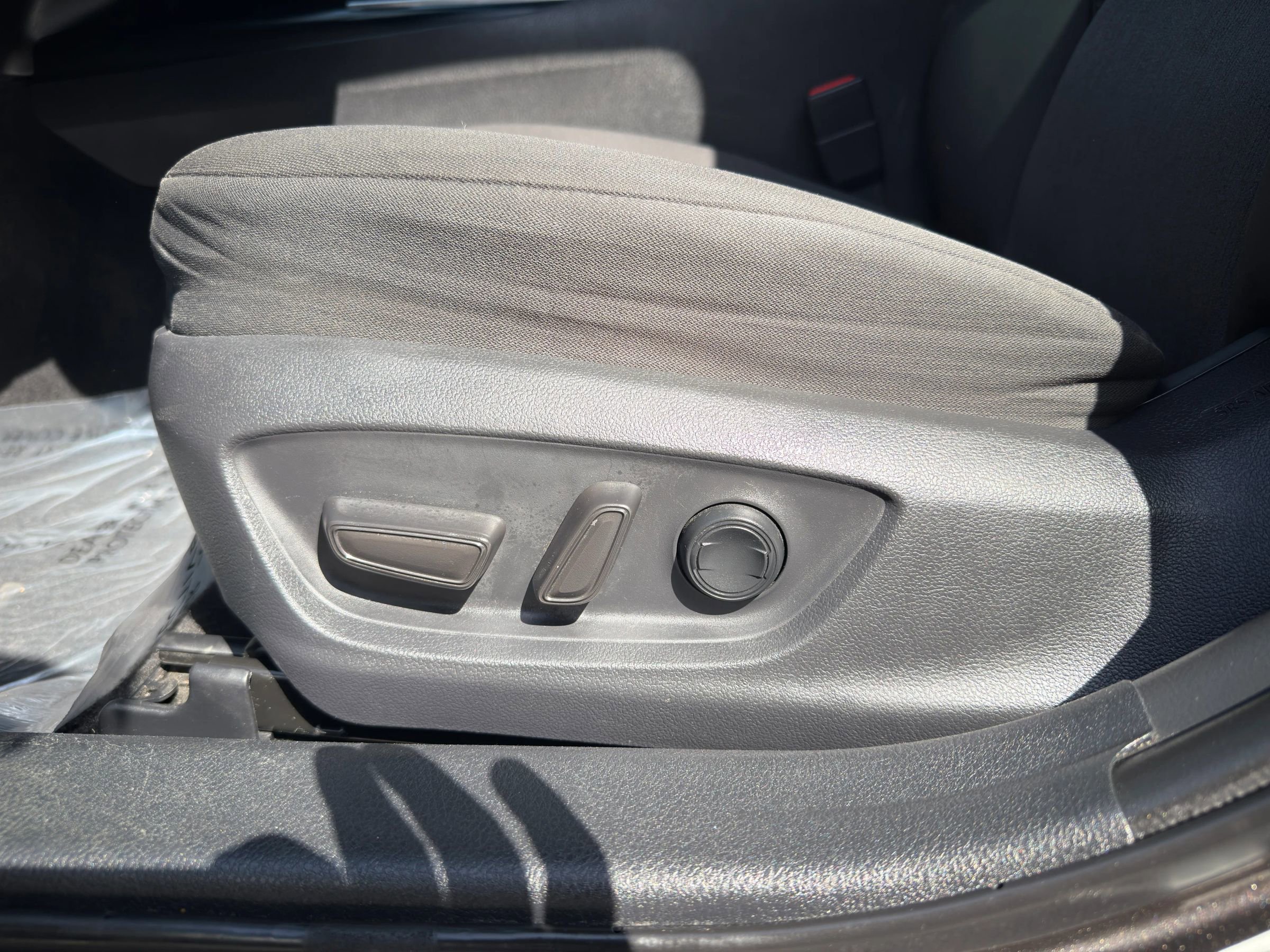 Used 2018 Toyota Camry LE image 14