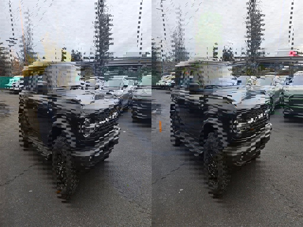 New 2025 Ford Bronco Outer Banks w/ Black Appearance Package image 3