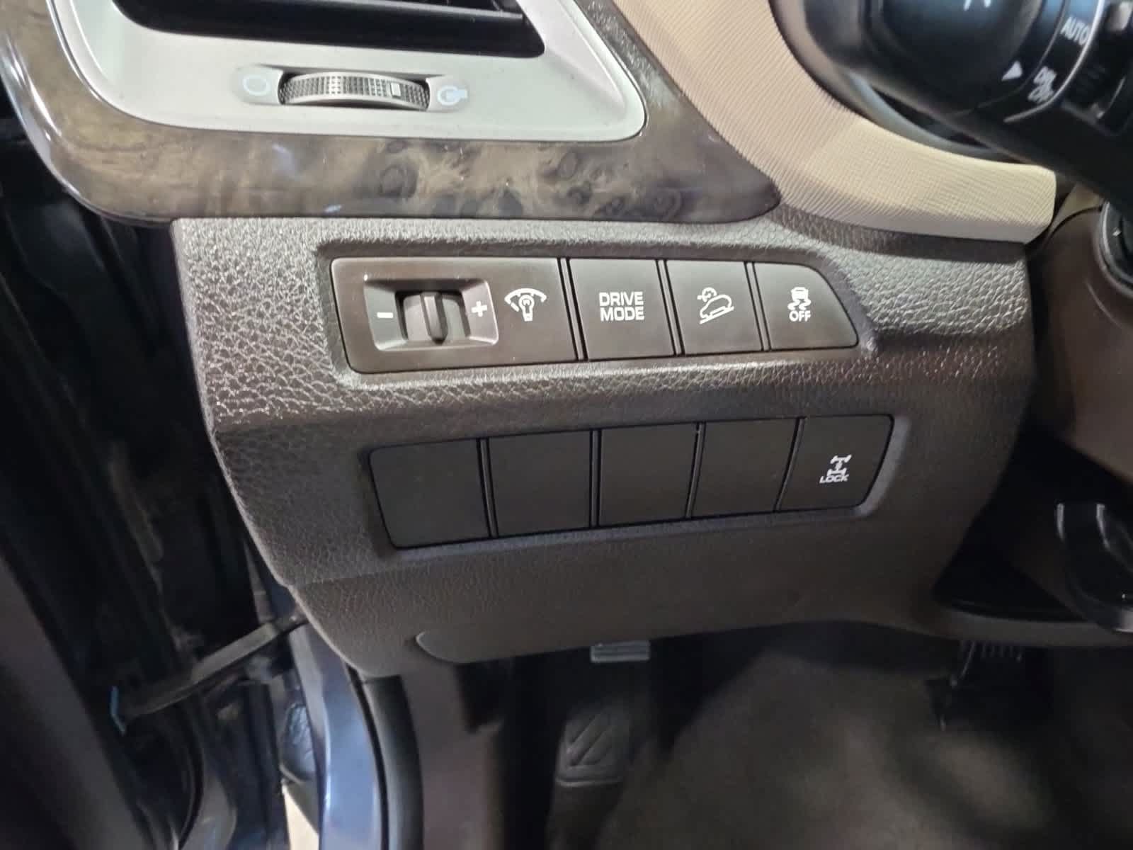 Used 2017 Hyundai Santa Fe Sport AWD/4WD image 19