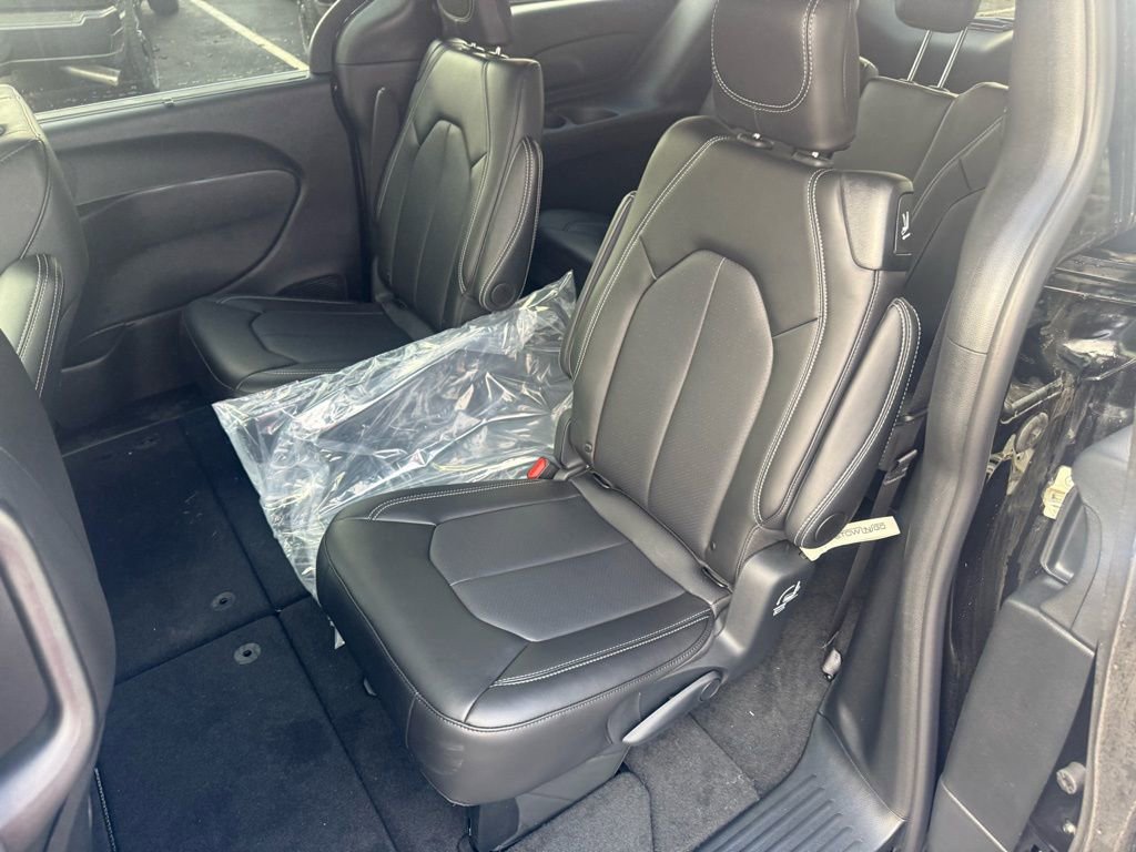 New 2025 Chrysler Pacifica Select FWD image 49