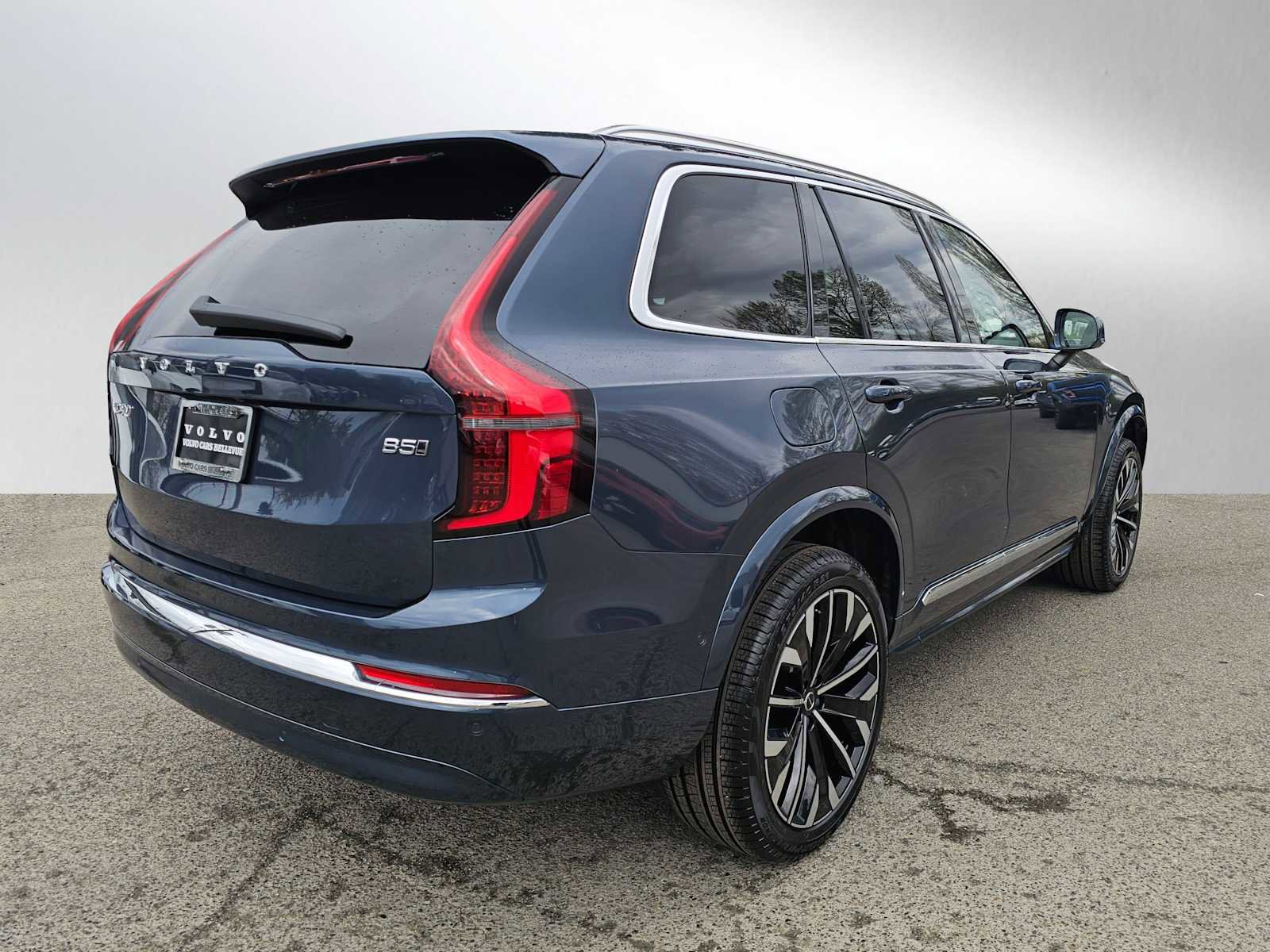 New 2026 Volvo XC90 B5 Plus w/ Protection Package AWD/4WD image 3