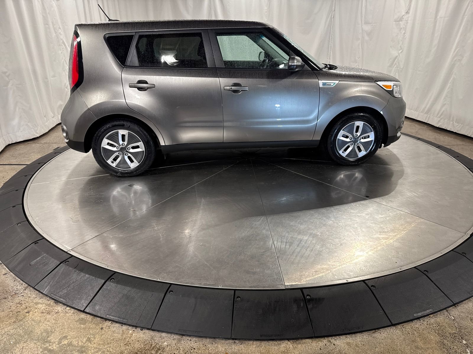 Used 2018 Kia Soul EV + FWD image 9