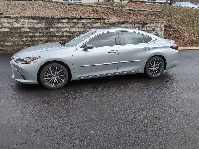 Certified 2023 Lexus ES 300h w/ Premium Package image 5