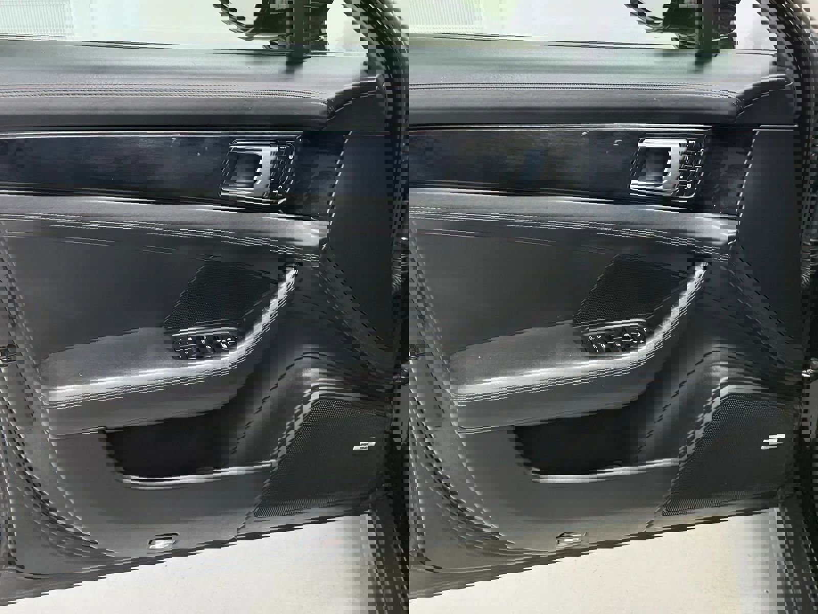 Used 2017 Porsche Panamera Turbo w/ Sport Chrono Package image 27