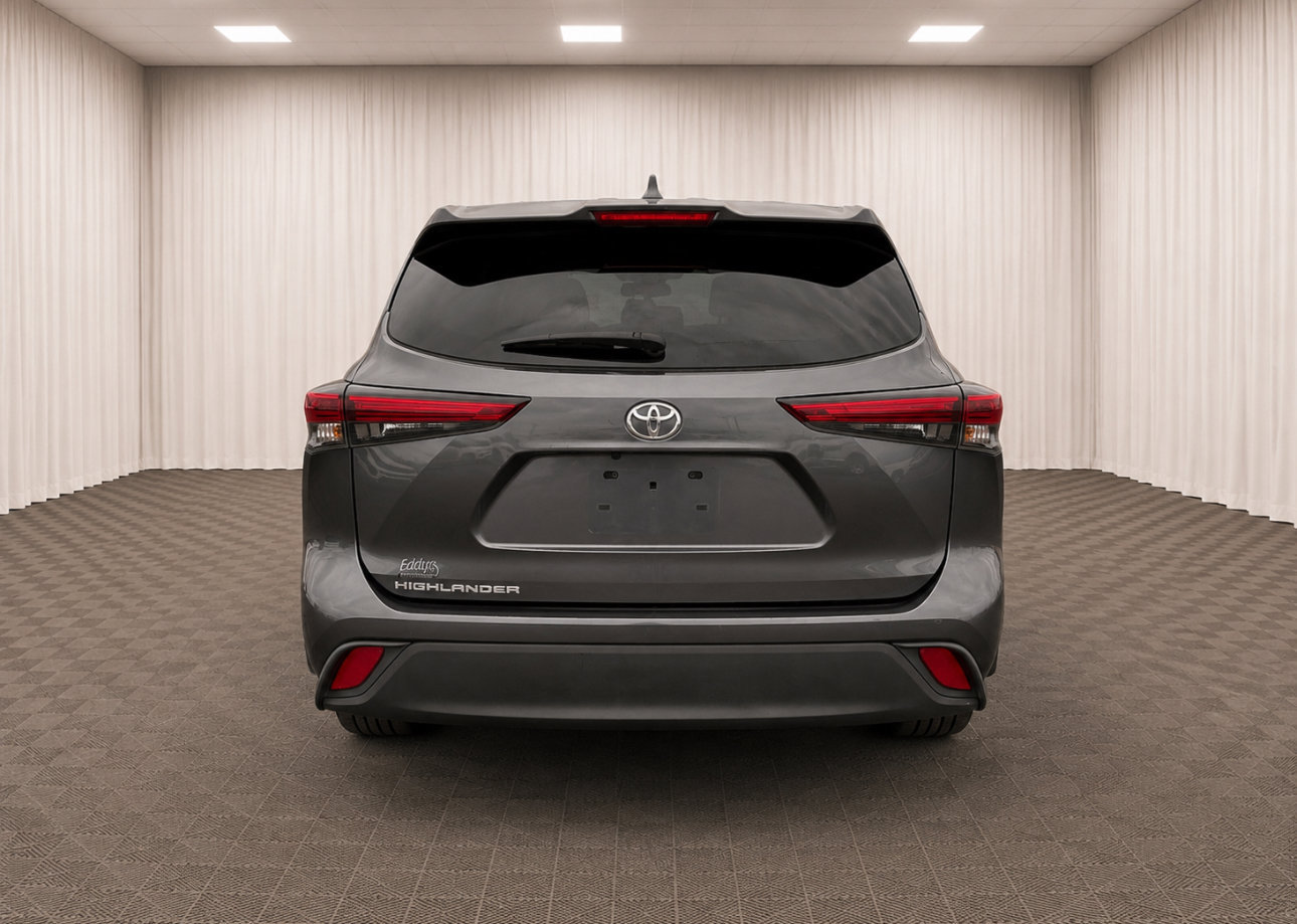Used 2020 Toyota Highlander L FWD image 4