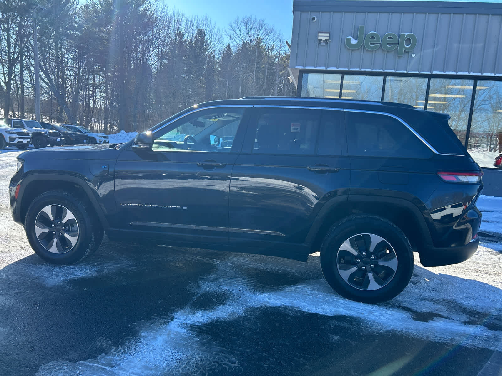 Used 2023 Jeep Grand Cherokee 4WD 4xe w/ Luxury Tech Group II image 9