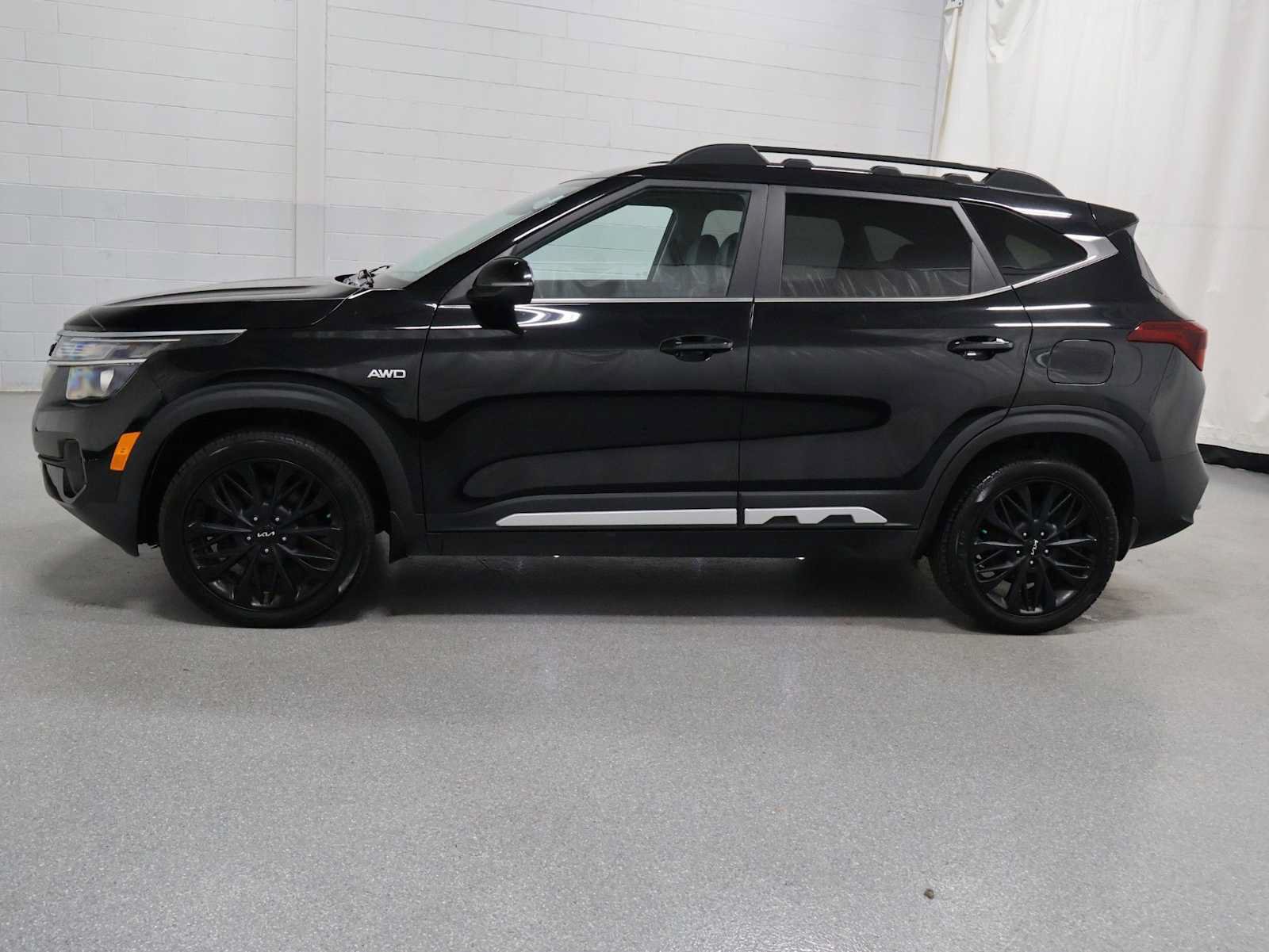 Used 2022 Kia Seltos Nightfall Edition AWD/4WD image 2