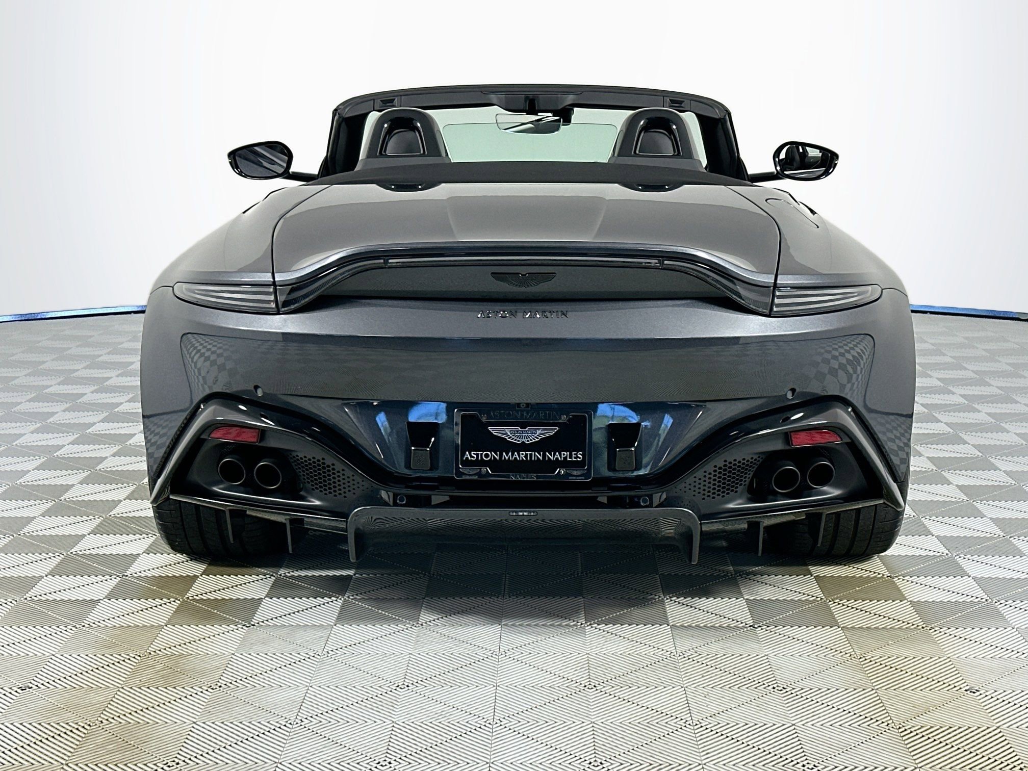 Used 2021 Aston Martin V8 Vantage Roadster RWD image 16