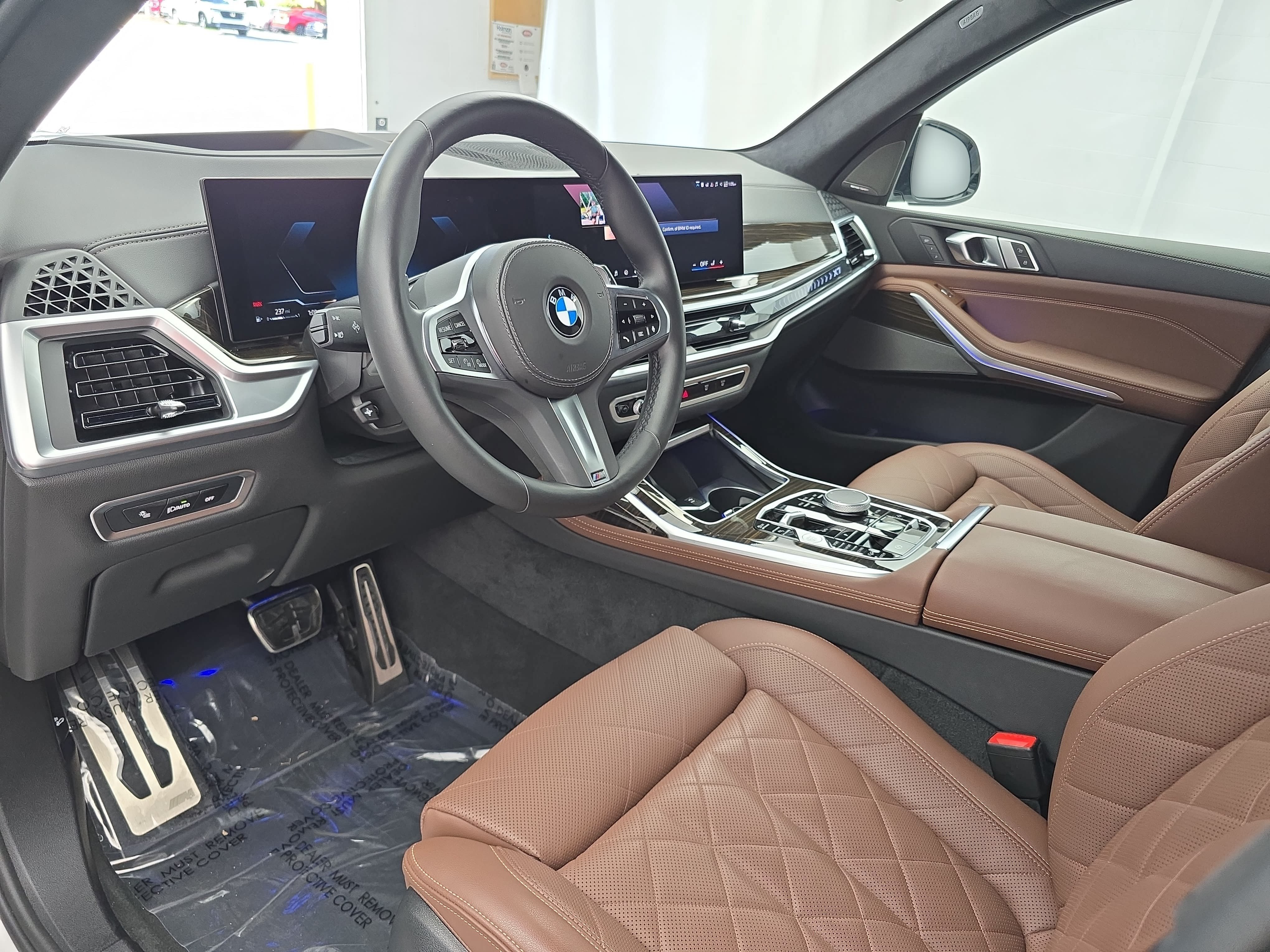 Used 2024 BMW X7 xDrive40i w/ M Sport Package AWD/4WD image 17