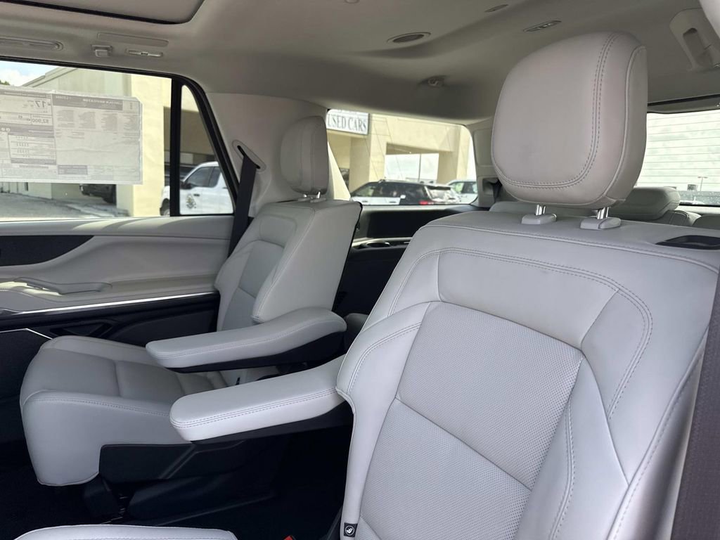 New 2026 Lincoln Navigator Reserve image 15