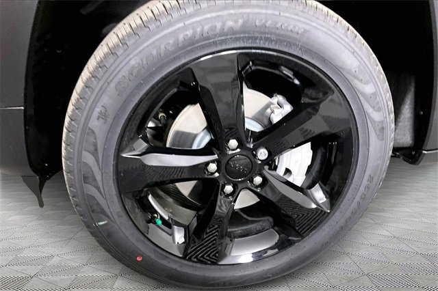 New 2025 Jeep Grand Cherokee Limited w/ Luxury Tech Group II image 13