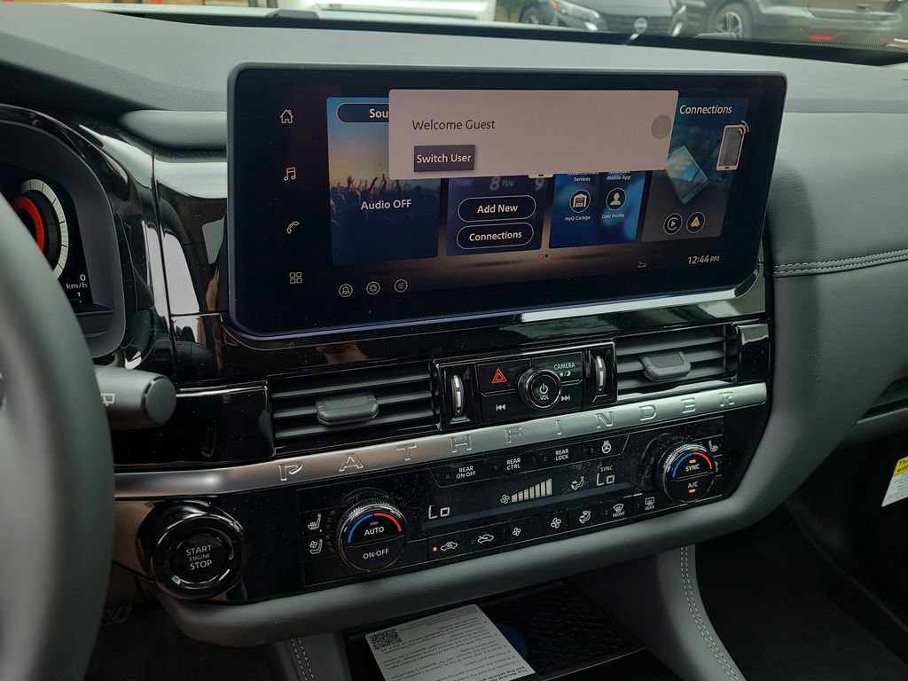 New 2026 Nissan Pathfinder Platinum FWD image 17