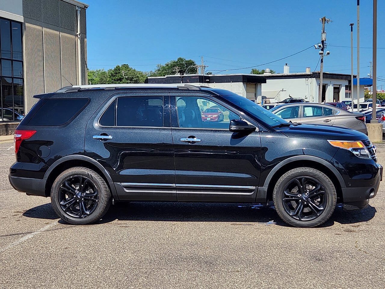 Used 2015 Ford Explorer Limited w/ Equipment Group 302A AWD/4WD image 11