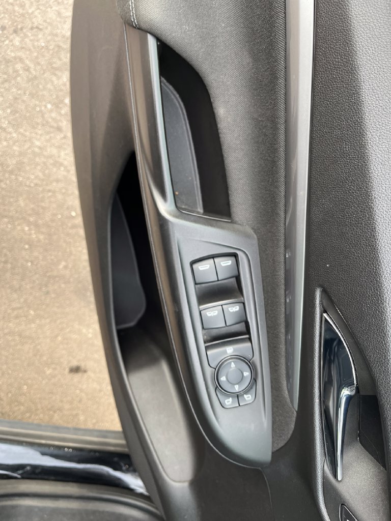 Used 2023 Chevrolet Bolt EUV LT FWD image 12