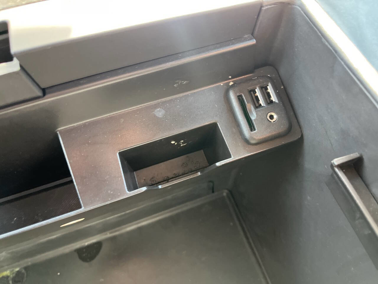 Used 2015 Chevrolet Suburban LT image 28