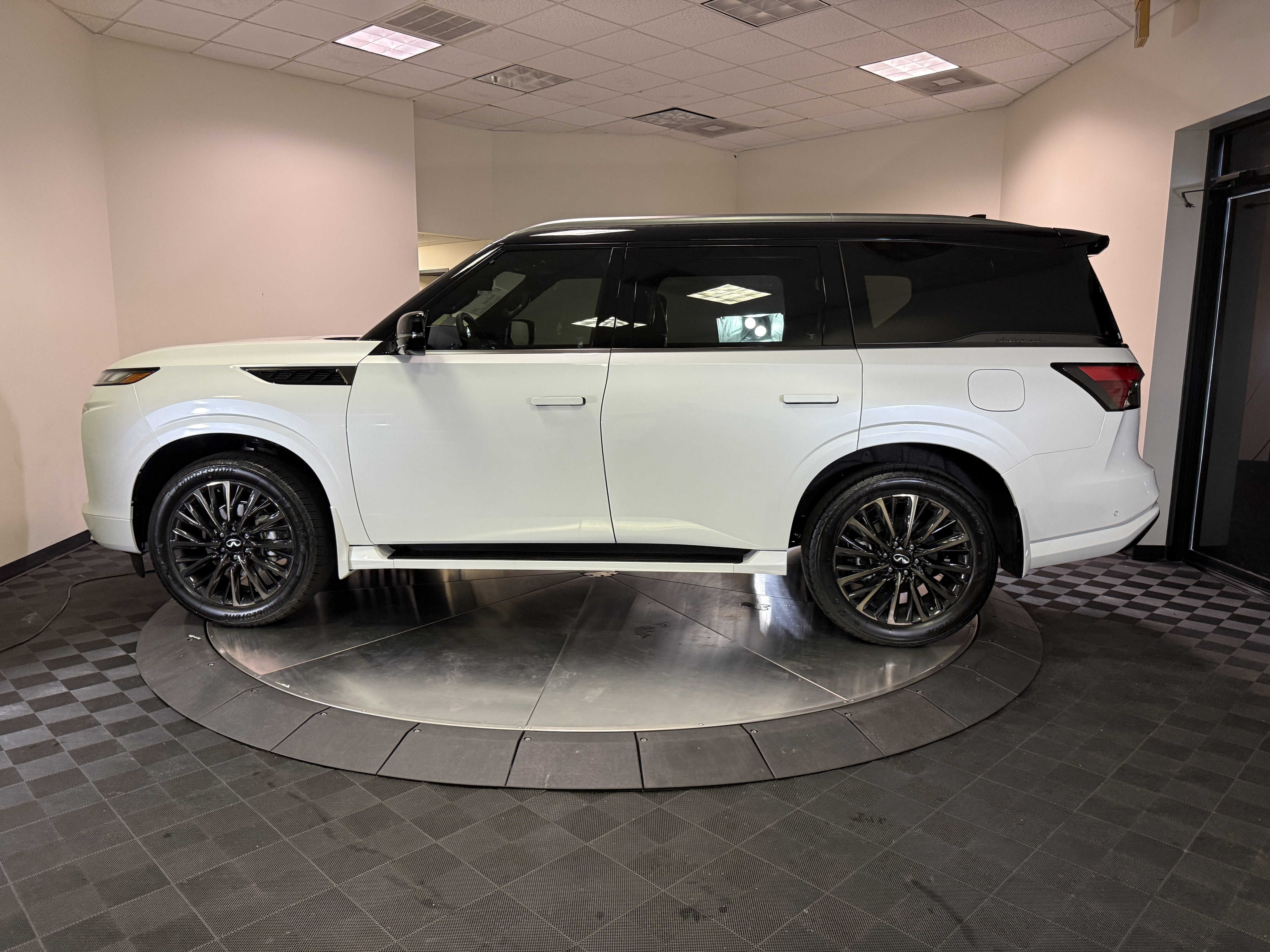 New 2026 INFINITI QX80 Autograph image 4