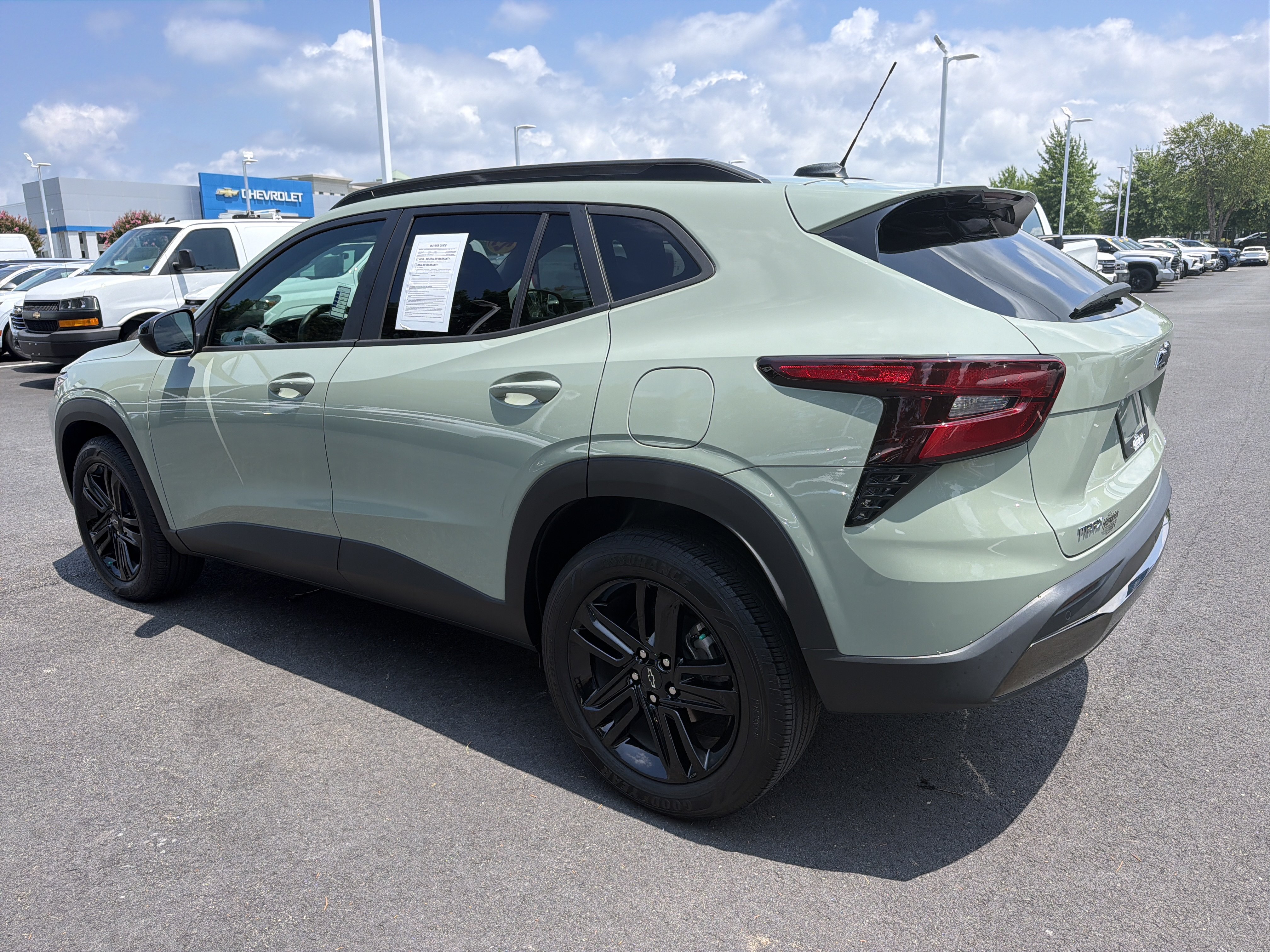 Used 2025 Chevrolet Trax ACTIV w/ Sunroof Package FWD image 8