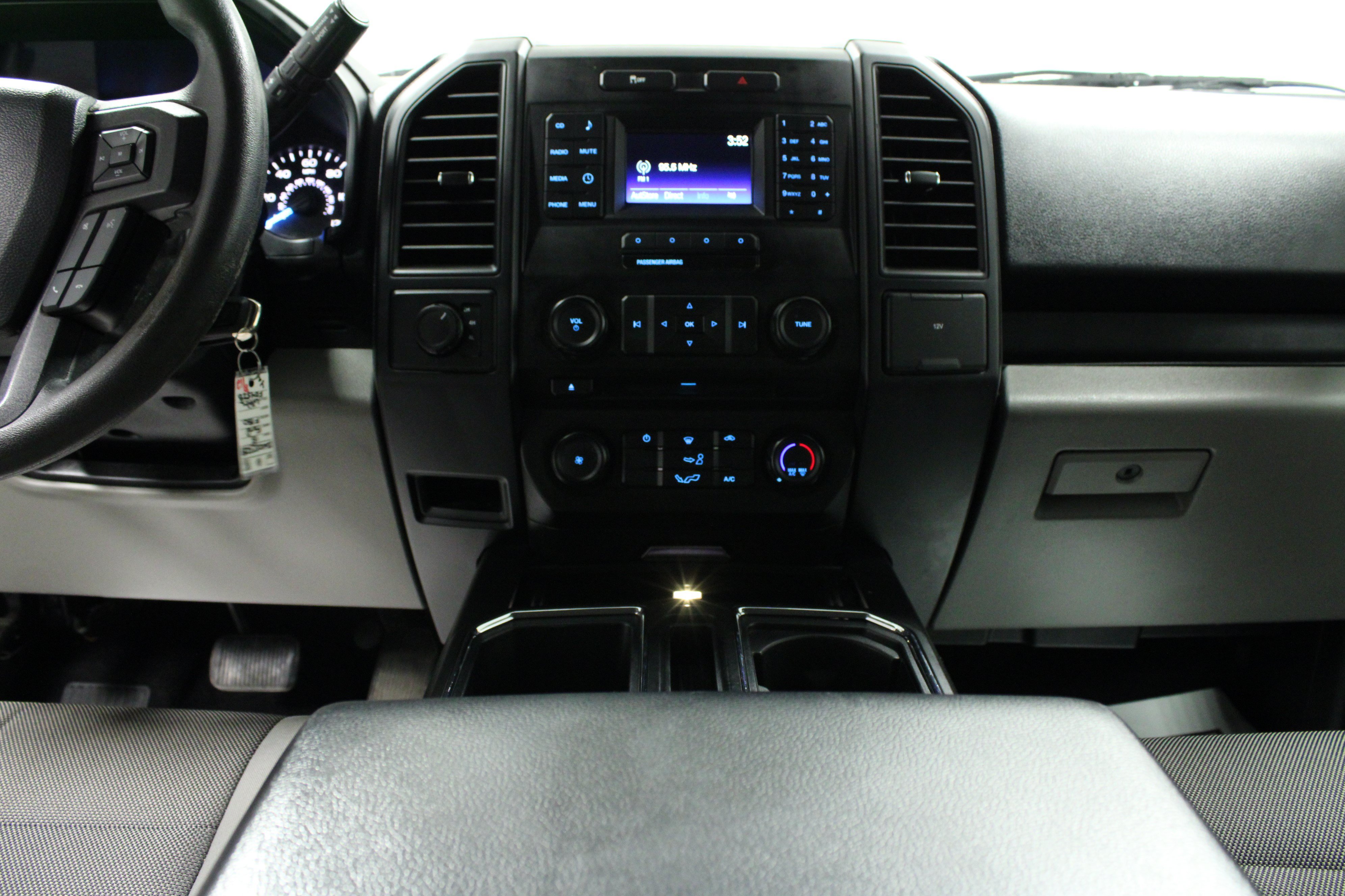 Used 2015 Ford F150 XL w/ Equipment Group 101A Mid AWD/4WD image 18