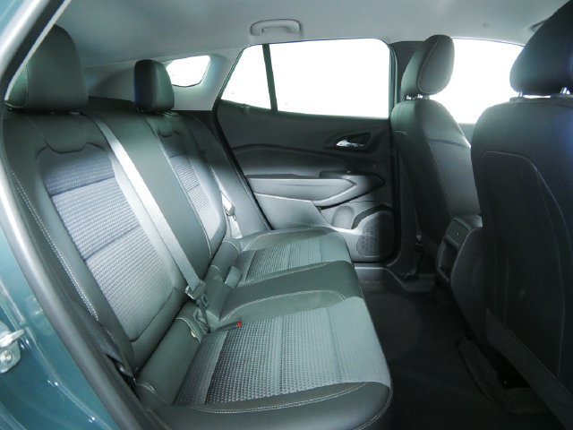 Used 2025 Chevrolet Trax LT FWD image 15