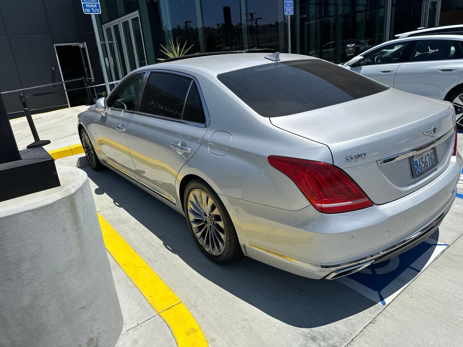 Used 2018 Genesis G90 5.0 Ultimate RWD image 5