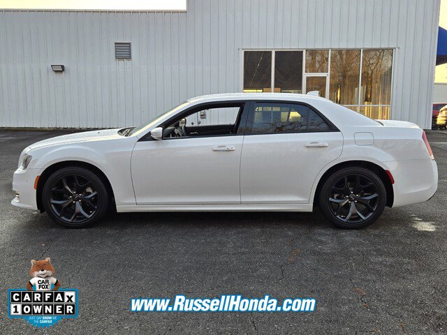 Used 2023 Chrysler 300 Touring L image 4