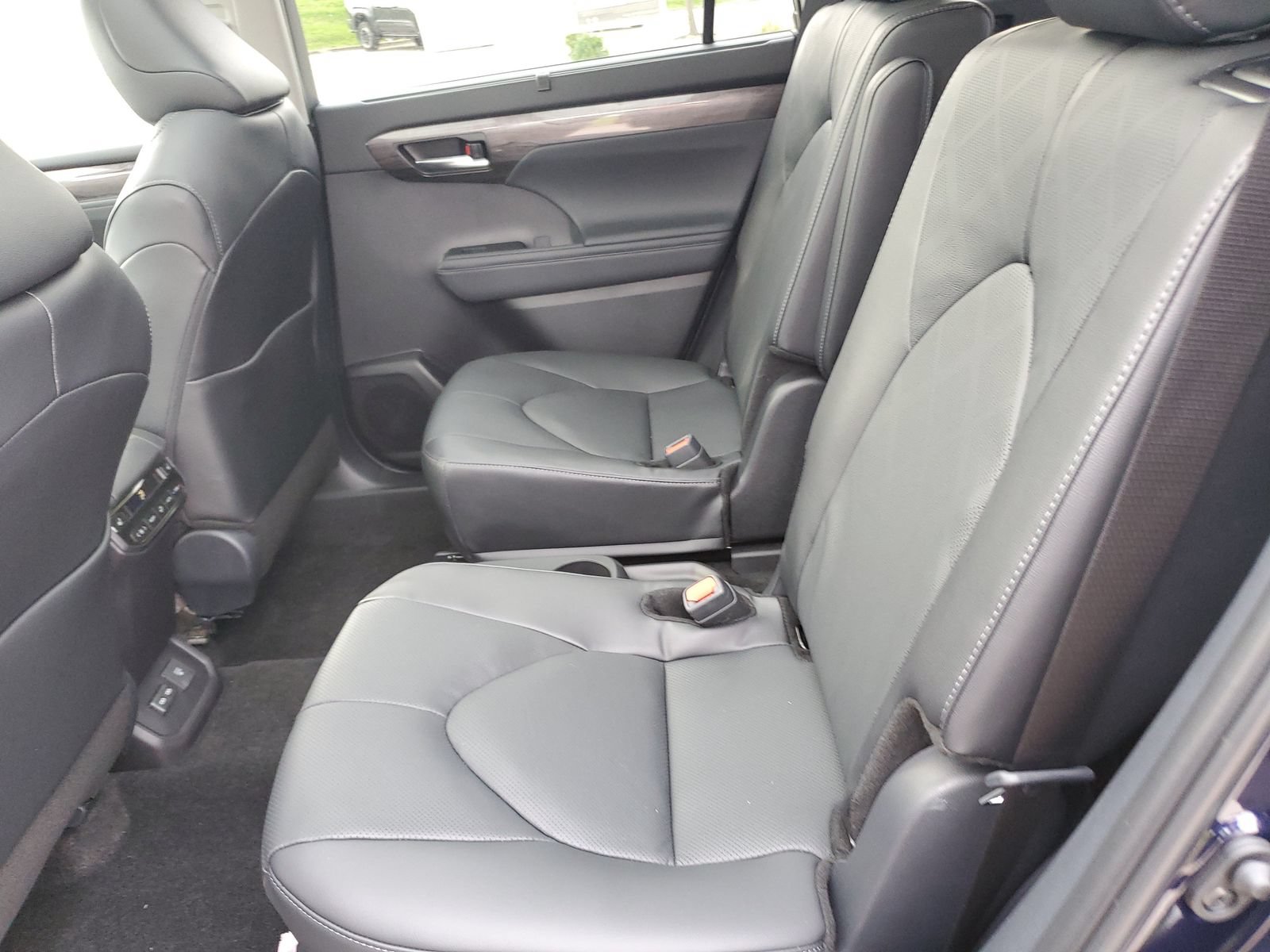 New 2026 Toyota Highlander Platinum AWD/4WD image 13