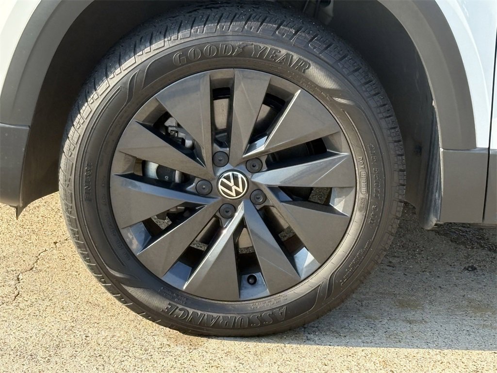 Used 2022 Volkswagen Taos S image 9