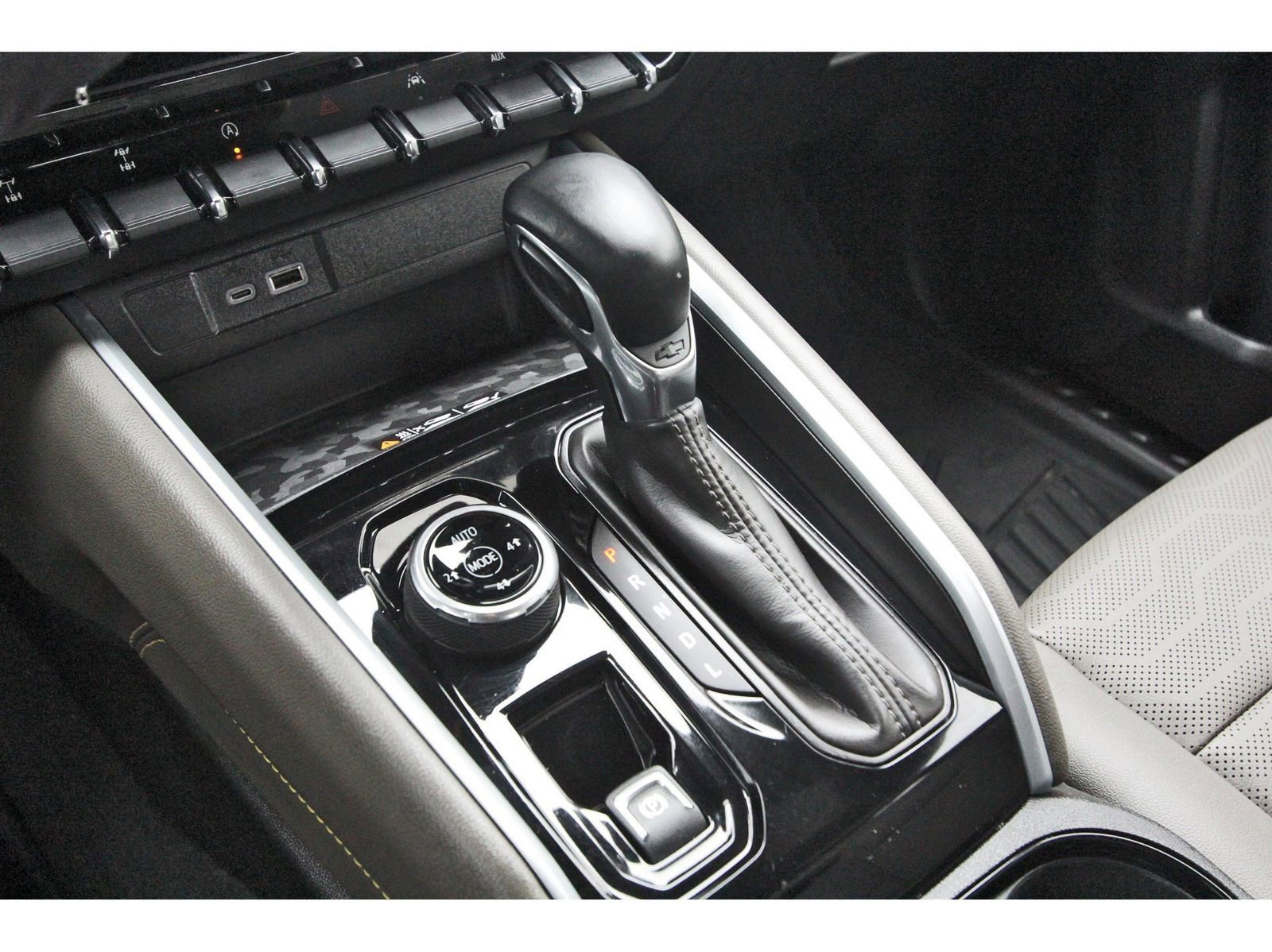 Used 2025 Chevrolet Colorado ZR2 w/ Technology Package AWD/4WD image 25