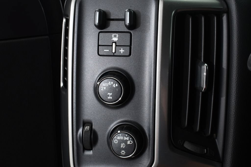 Used 2018 Chevrolet Silverado 1500 LT w/ All Star Edition AWD/4WD image 29