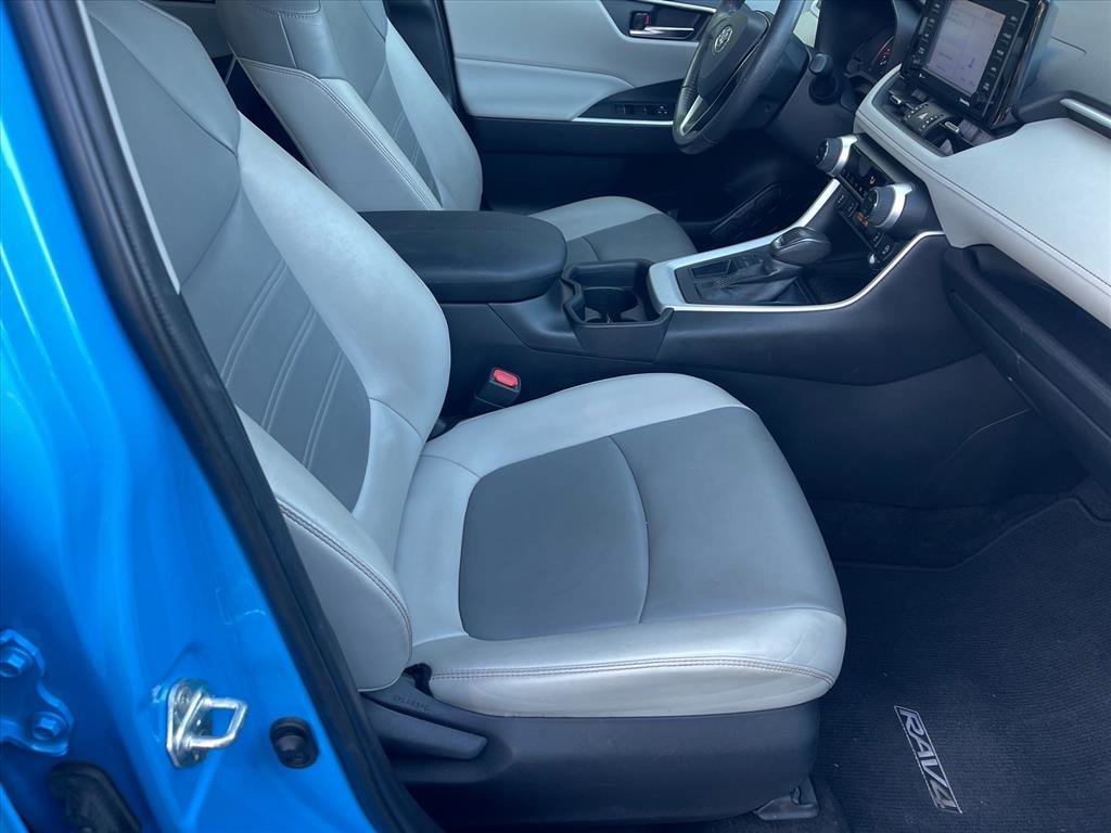 Used 2020 Toyota RAV4 XLE Premium image 19