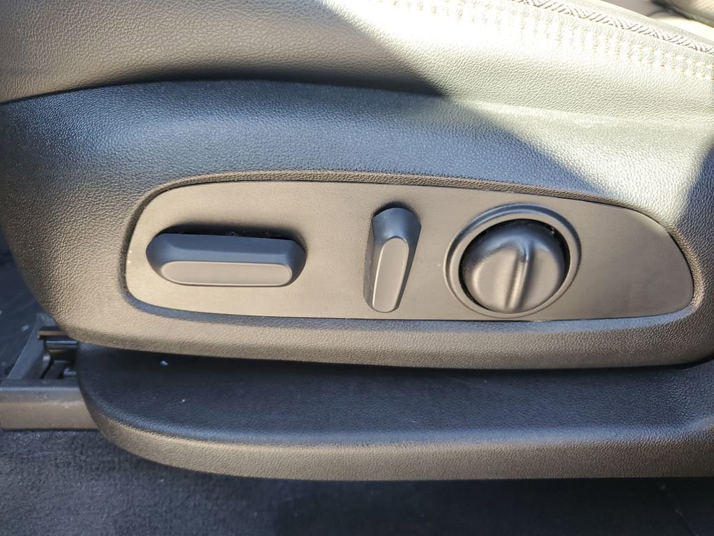 Used 2023 Chevrolet Traverse High Country image 23