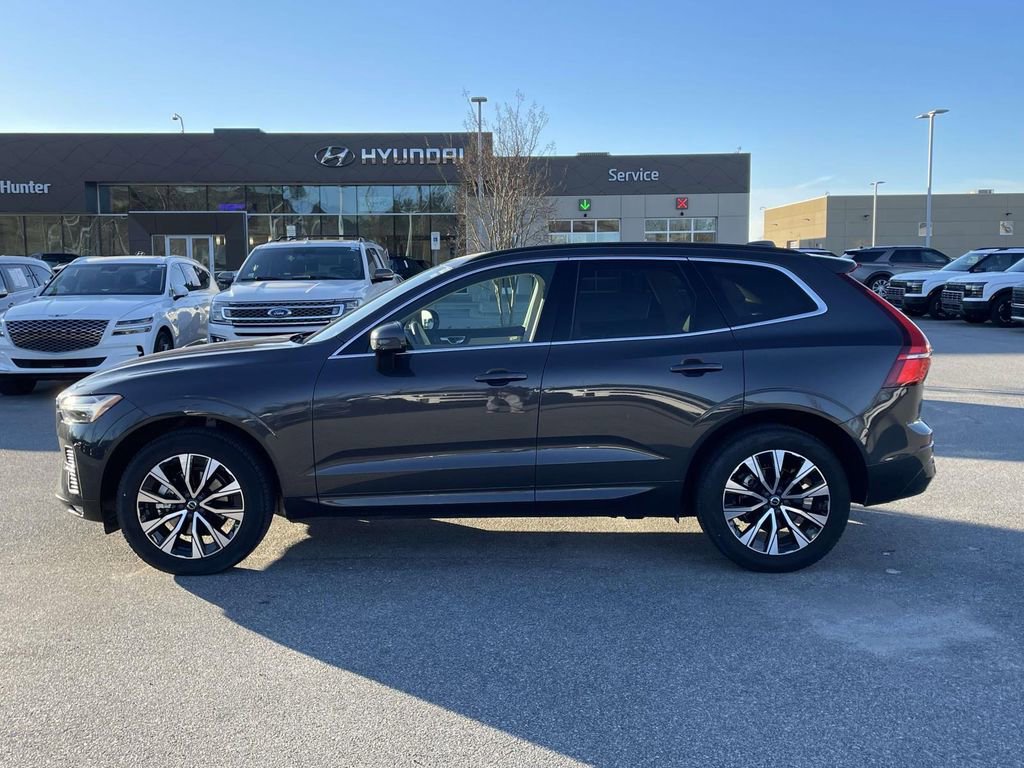 Used 2023 Volvo XC60 B5 Core image 25