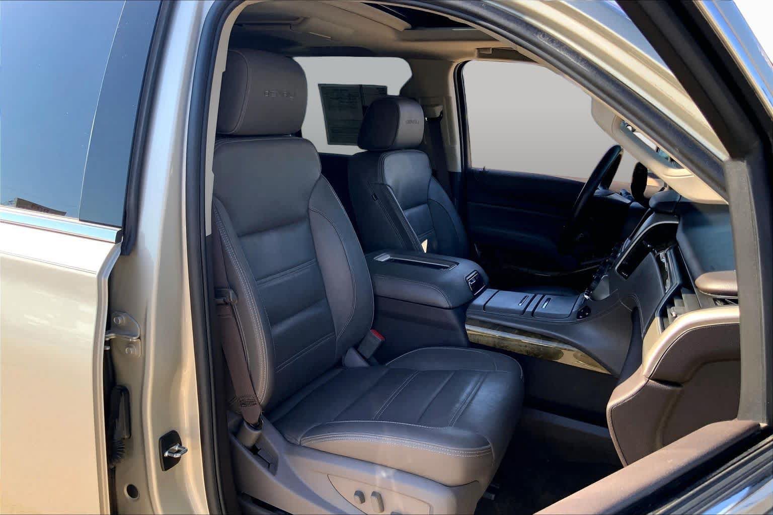 Used 2017 GMC Yukon Denali w/ Open Road Package AWD/4WD image 9