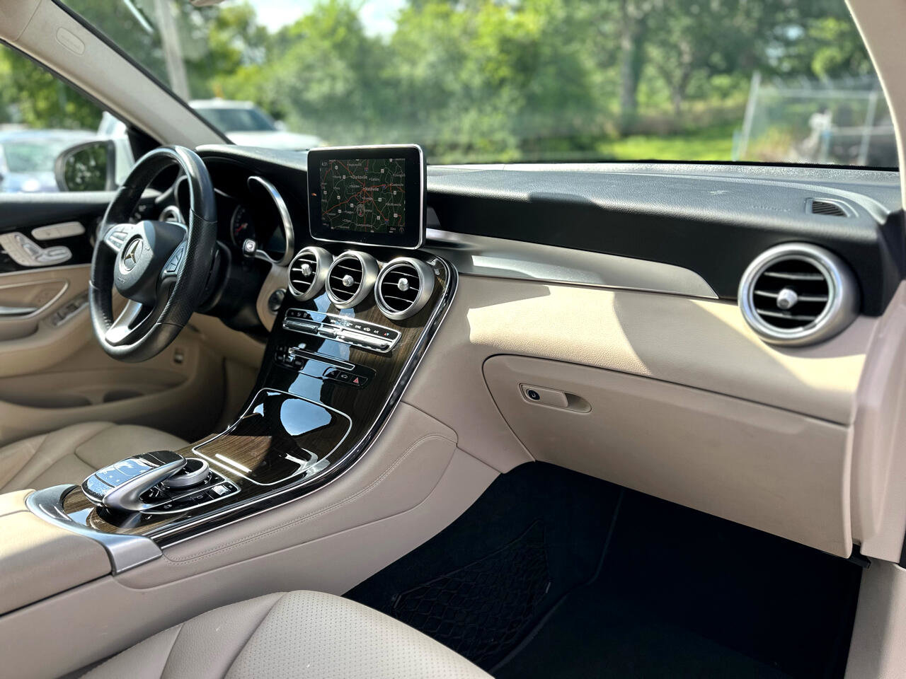 Used 2018 Mercedes-Benz GLC 300 4MATIC image 16